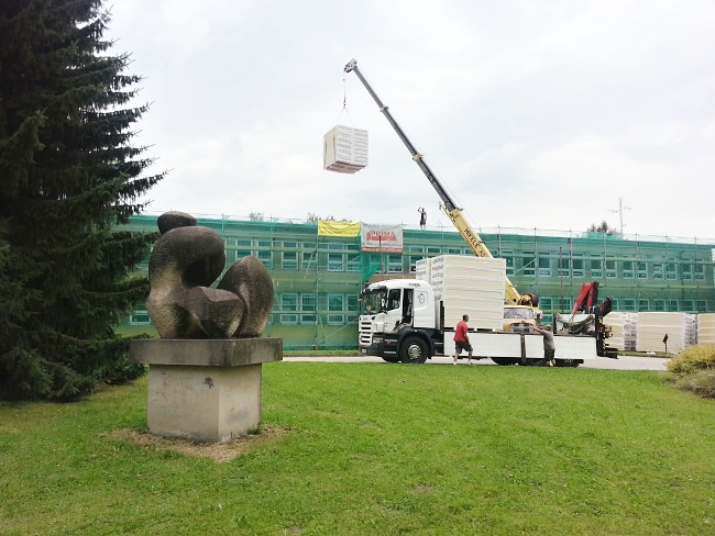 Zateplení, výměna oken, rekonstrukce střech