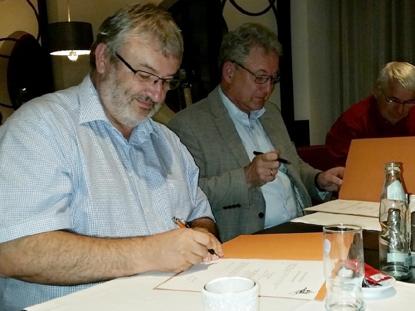 Podpis prohlášení o spolupráci (M. Báča a S. Schmidt)