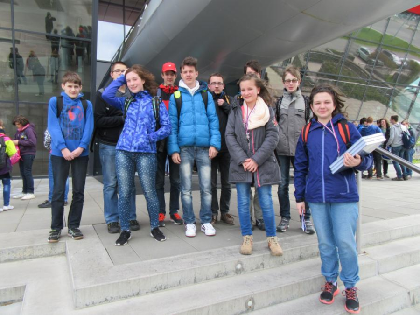 Studenti gymnÃ¡zia na krajskÃ©m kole soutÄ›Å¾e Eurorebus