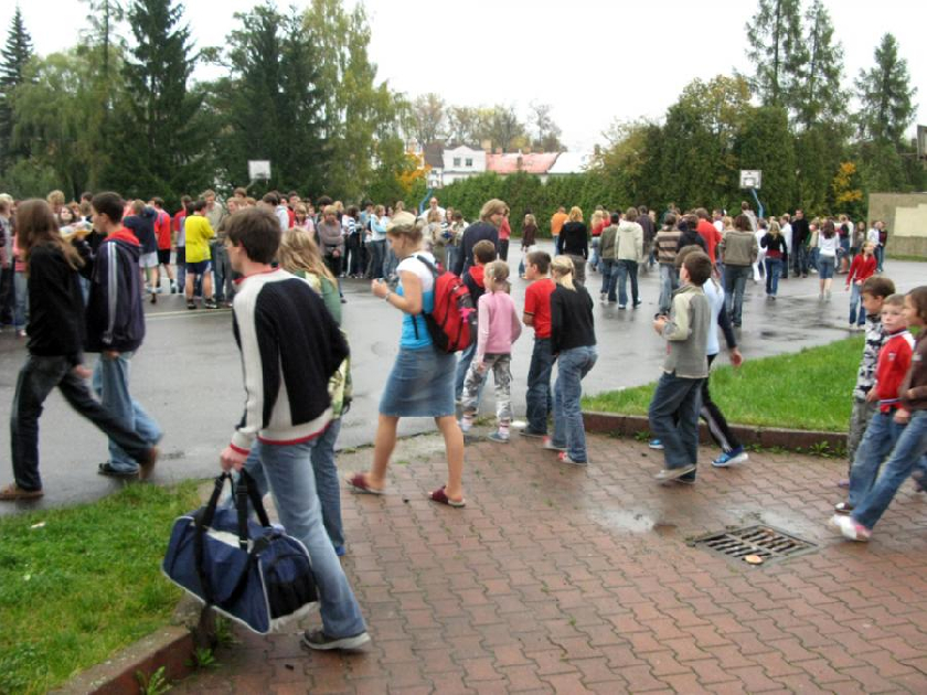 NÃ¡cvik poÅ¾Ã¡rnÃ­ evakuace uspoÅ™Ã¡dala naÅ¡e Å¡kola v pÃ¡tek 5. 10. 2007. A stÃ¡le se pÄ›knÄ› Å™adÃ­me...