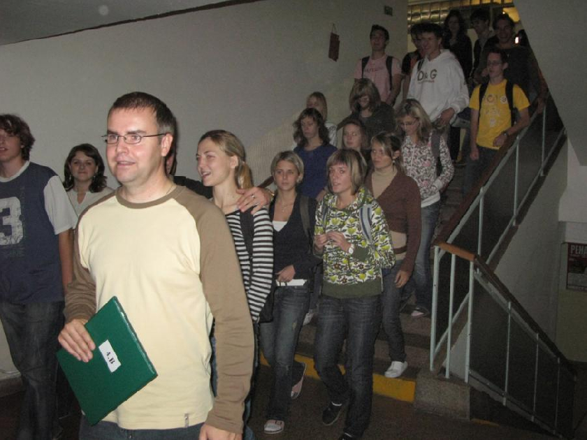 NÃ¡cvik poÅ¾Ã¡rnÃ­ evakuace uspoÅ™Ã¡dala naÅ¡e Å¡kola v pÃ¡tek 5. 10. 2007. Ãšprkem prk ze Å¡koly pod vedenÃ­m prof. J. Macha.