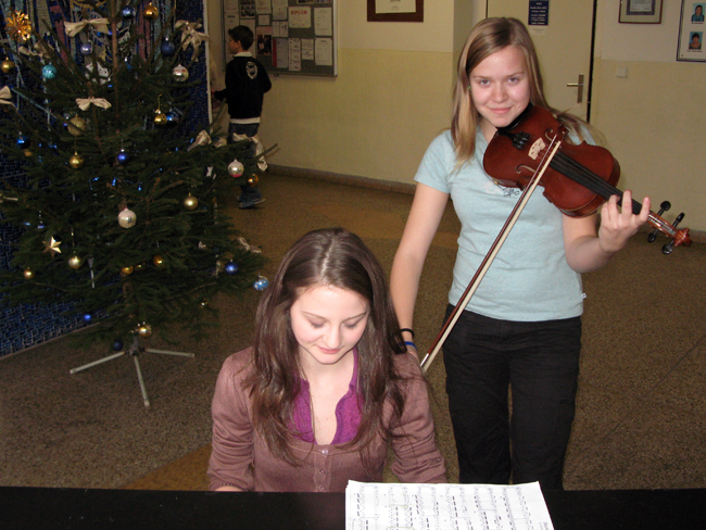 Koledy zaznÄ›ly i o pÅ™estÃ¡vce na chodbÄ›.