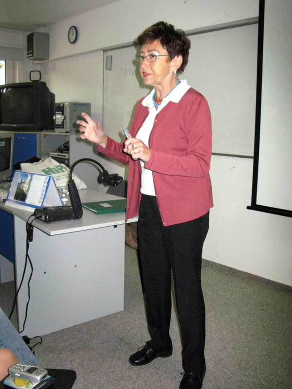 JiÅ™ina Å iklovÃ¡ pÅ™i besedÄ› se studenty.