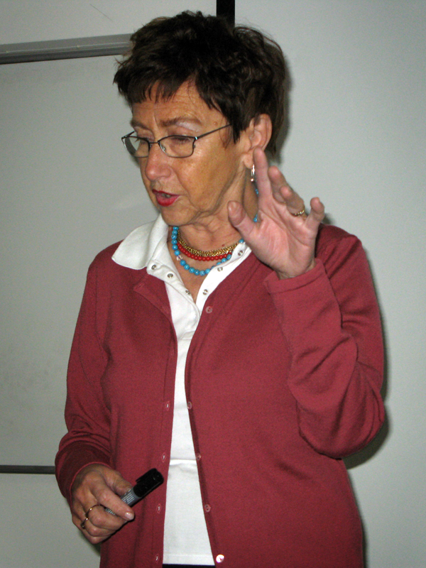 JiÅ™ina Å iklovÃ¡ pÅ™i besedÄ› se studenty.