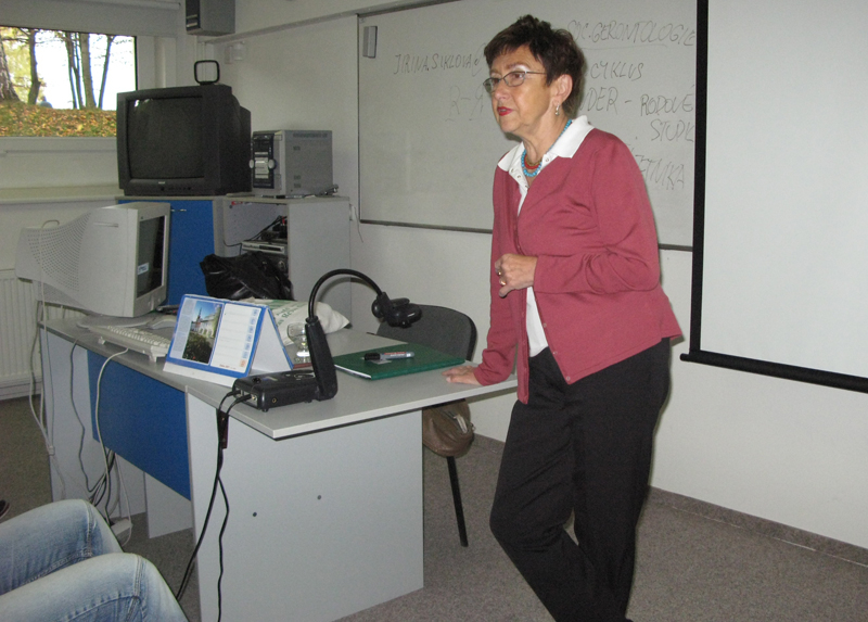 JiÅ™ina Å iklovÃ¡ pÅ™i besedÄ› se studenty.