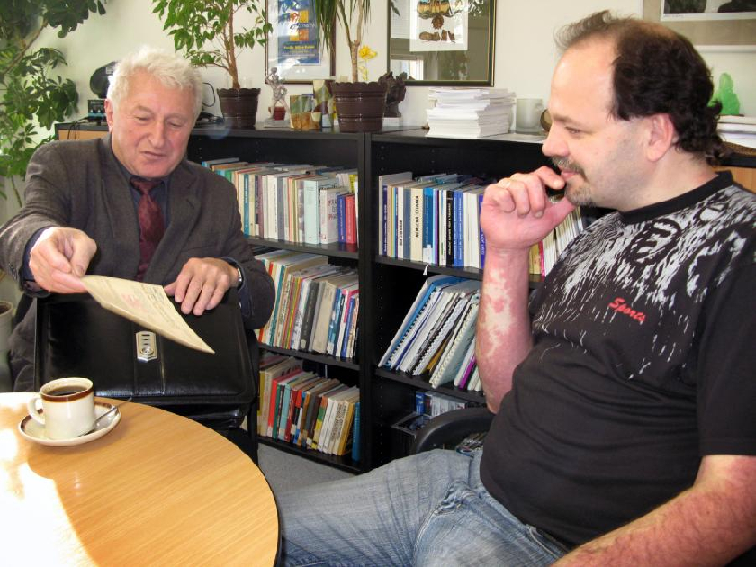 PÅ™ed besedou se Stanislavem GabÄanem.