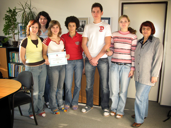 Z. VojtovÃ¡, M. AmbroÅ¾ovÃ¡, Z. OdvÃ¡rkovÃ¡, P. PeÅˆÃ¡kovÃ¡, vedoucÃ­ tÃ½mu prof. K. ZdraÅ¾ilovÃ¡, H. SimonovÃ¡, G. TeplÃ¡, J. FlorovÃ¡, T. SlabÃ½, vedoucÃ­ tÃ½mu prof. V. VeleÅ¡Ã­k (poslednÃ­ tÅ™i jmenovanÃ­ na fotografii nejsou).