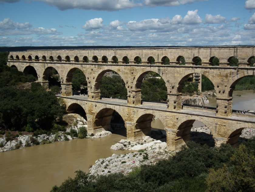 UnikÃ¡tnÃ­ Å™Ã­mskÃ½ akvadukt Pont du Gard.