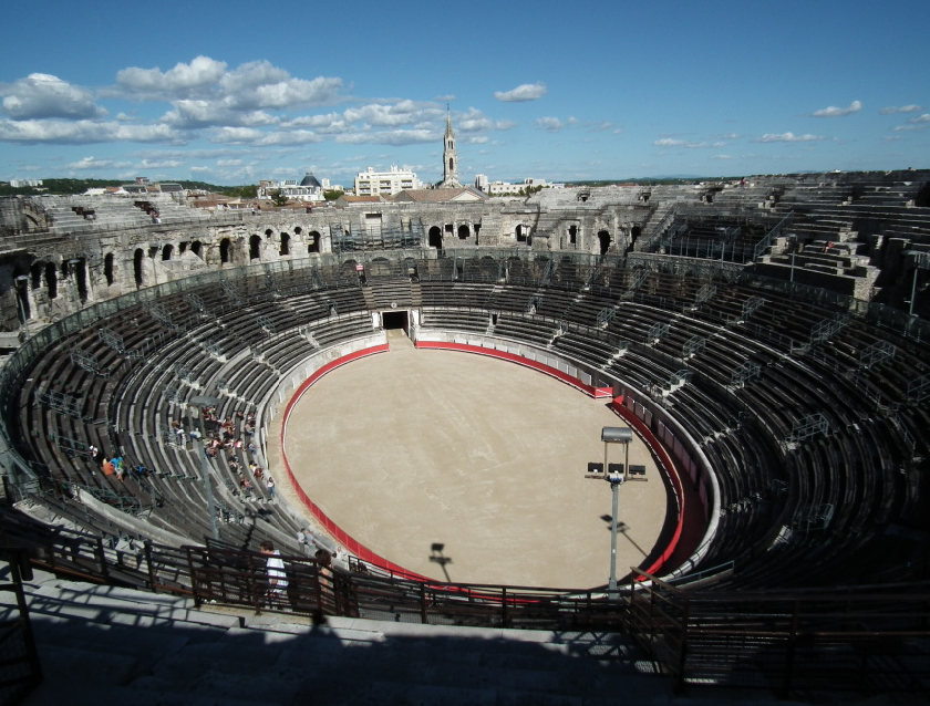 Pohled na amfiteÃ¡tr v Nimes.