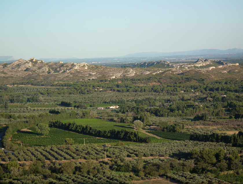 Krajina v mÃ­stech Les Baux de Provence.