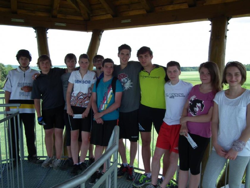 SouÄÃ¡stÃ­ cyklovÃ½letu do okolÃ­ byla i nÃ¡vÅ¡tÄ›va rozhledny BorÅ¯vka.