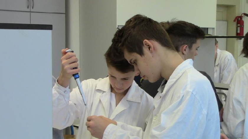 OpÄ›t pipetovÃ¡nÃ­.