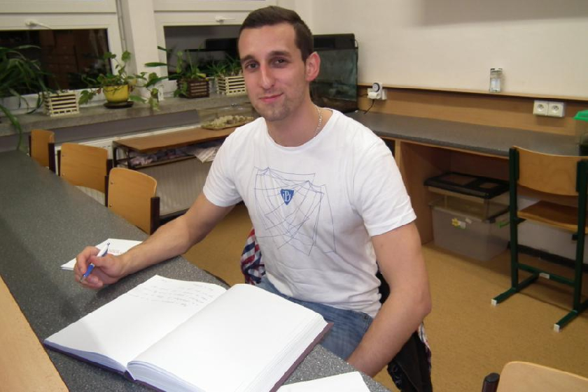 PÃ¡teÄnÃ­ pÅ™ednÃ¡Å¡ejÃ­cÃ­ a vedoucÃ­ laboratornÃ­ch cviÄenÃ­ - Bc. Jan KollÃ¡r (UP Olomouc), nÃ¡Å¡ bÃ½valÃ½ student.