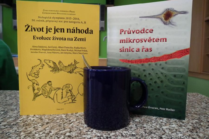 V rÃ¡mci soustÅ™edÄ›nÃ­ se pracovalo s nÄ›kolika zÃ¡sadnÃ­mi publikacemi, kterÃ© studenti mohou i dÃ¡le vyuÅ¾Ã­vat.