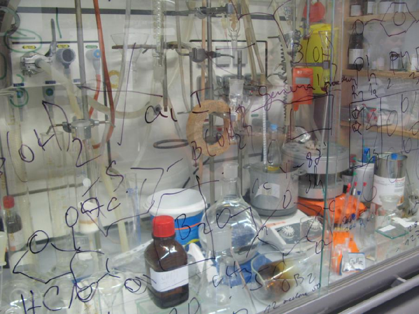 Je dÅ¯leÅ¾itÃ©, kdyÅ¾ se chemik ve svÃ© laboratoÅ™i vyznÃ¡.