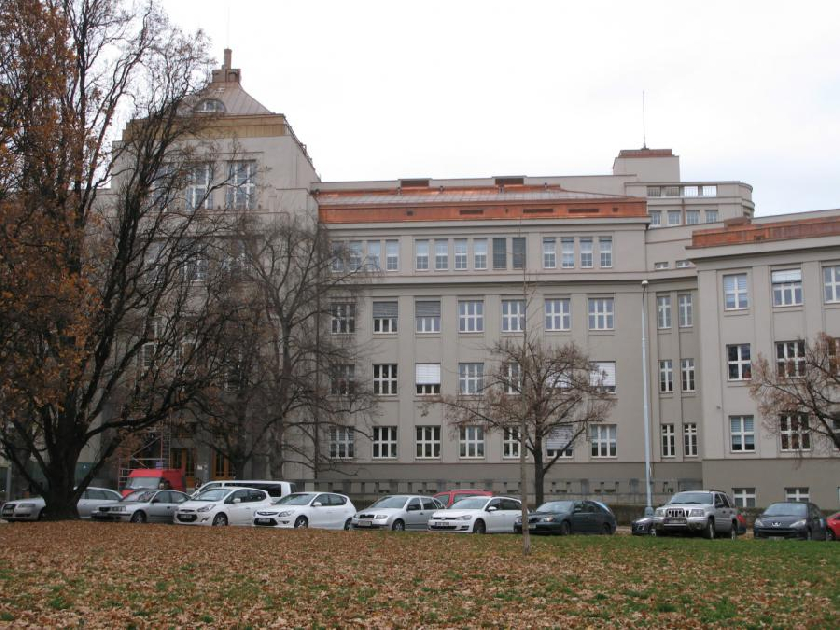 Je dobrÃ© si zapamatovat, jak vypadÃ¡ budova ÃšOCHB z ÄelnÃ­ho pohledu :-)