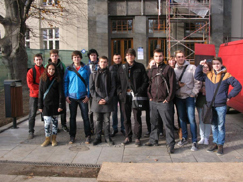 A pÄ›knÄ› se vÅ¡ichni zvÄ›ÄnÃ­me pÅ™ed AkademiÃ­ vÄ›d. Bude tu nÄ›kdo z naÅ¡ich studentÅ¯ za pÃ¡r let pracovat?