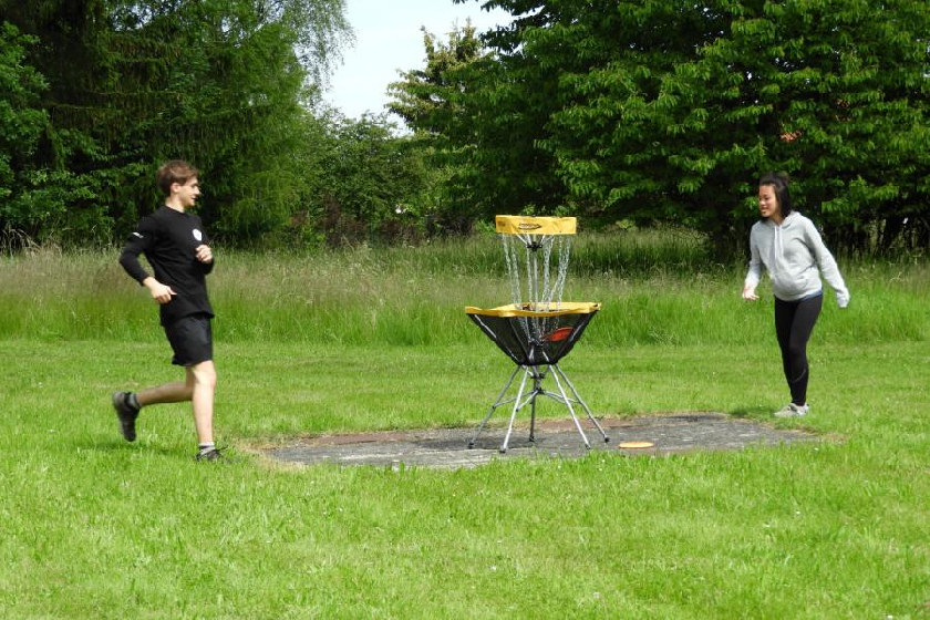 Discgolf byl souÄÃ¡stÃ­ velkÃ©ho zÃ¡vodu.