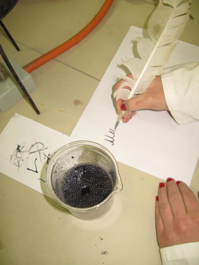 StylovÃ© psanÃ­ dubÄ›nkovÃ½m inkoustem.